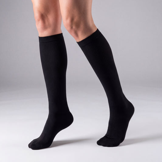 steunkousen, compressiekousen, slechte doorbloeding benen, betere bloedsomloop benen, compressiesokken, medische steunkousen, compressiekousen heren, compressiekousen dames, vermoeide benen, gezwollen benen, compressiekousen dagelijks gebruik, bloedcirculatie verbeteren